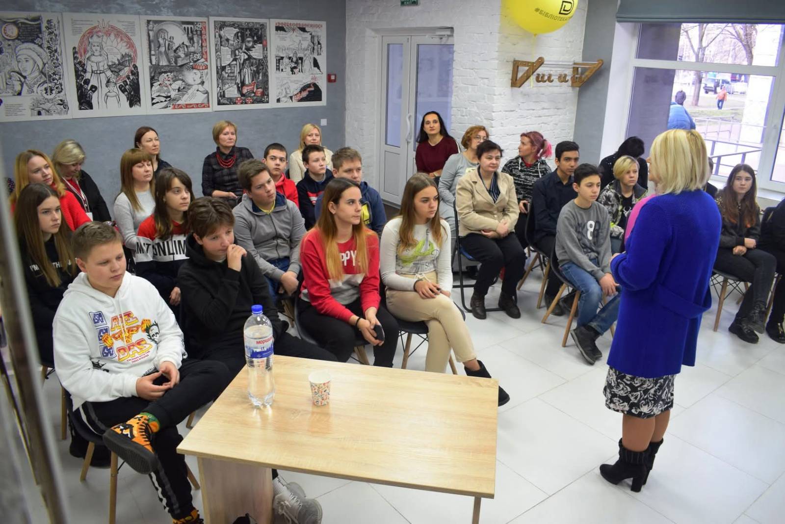 Візит мисткинь до #БІБЛІОХАБнаШЕПТИЦЬКОГО — виставка «Княгиня Ольга. Мальована Стрічка» — фото 8