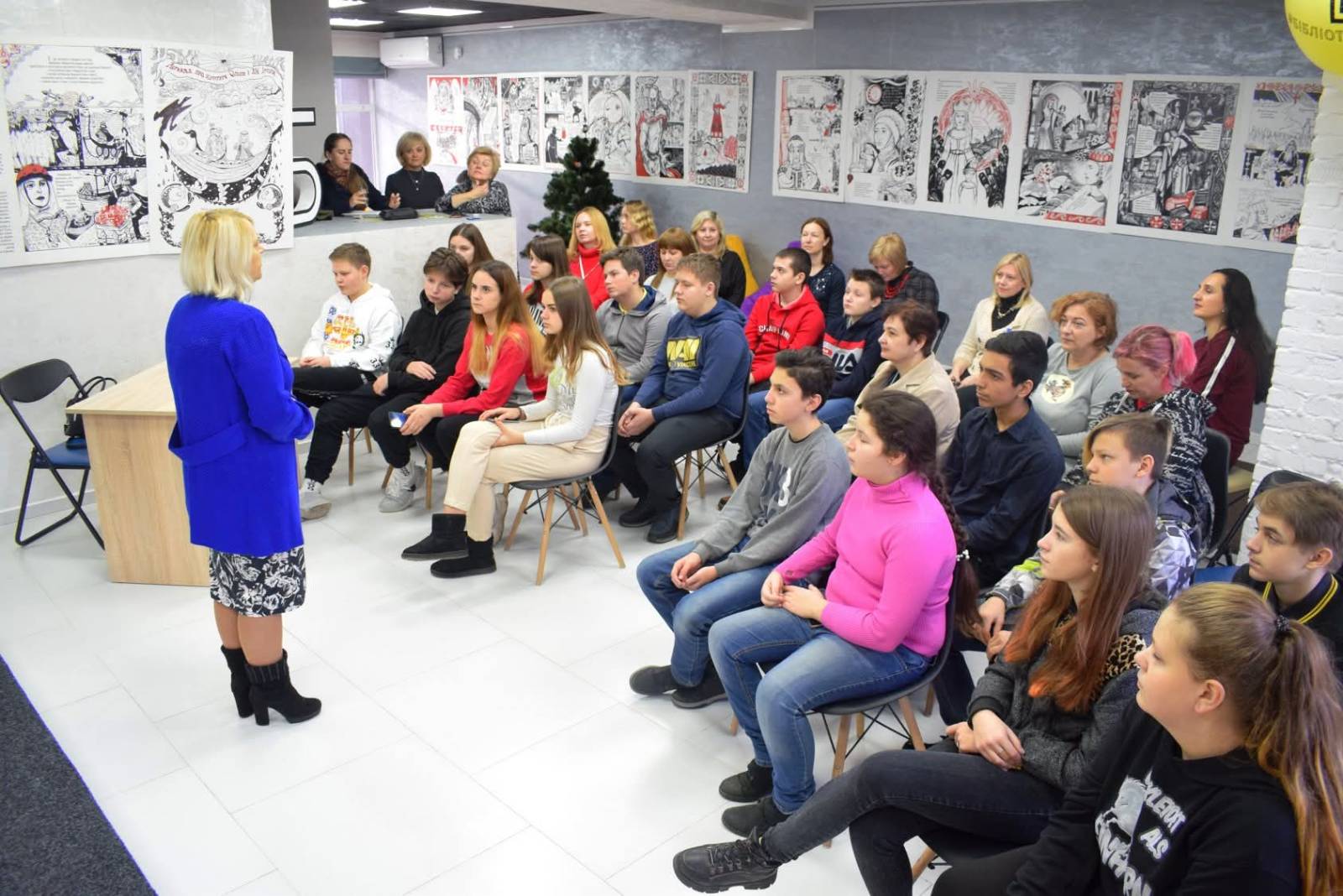 Візит мисткинь до #БІБЛІОХАБнаШЕПТИЦЬКОГО — виставка «Княгиня Ольга. Мальована Стрічка» — фото 14