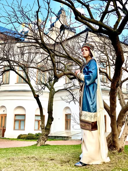 Виставка «Анна Ярославна. Мальована стрічка» у Брамі Заборовського — фото 11